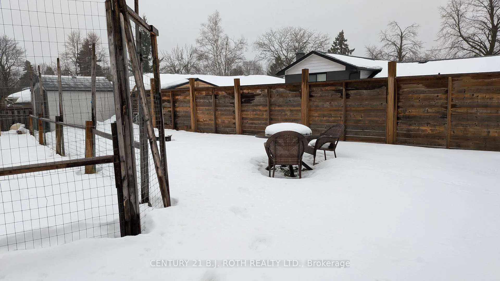 Photo 32 of Unit B, 20 Meadowland Avenue, Barrie, Allandale Heights — HOMEH