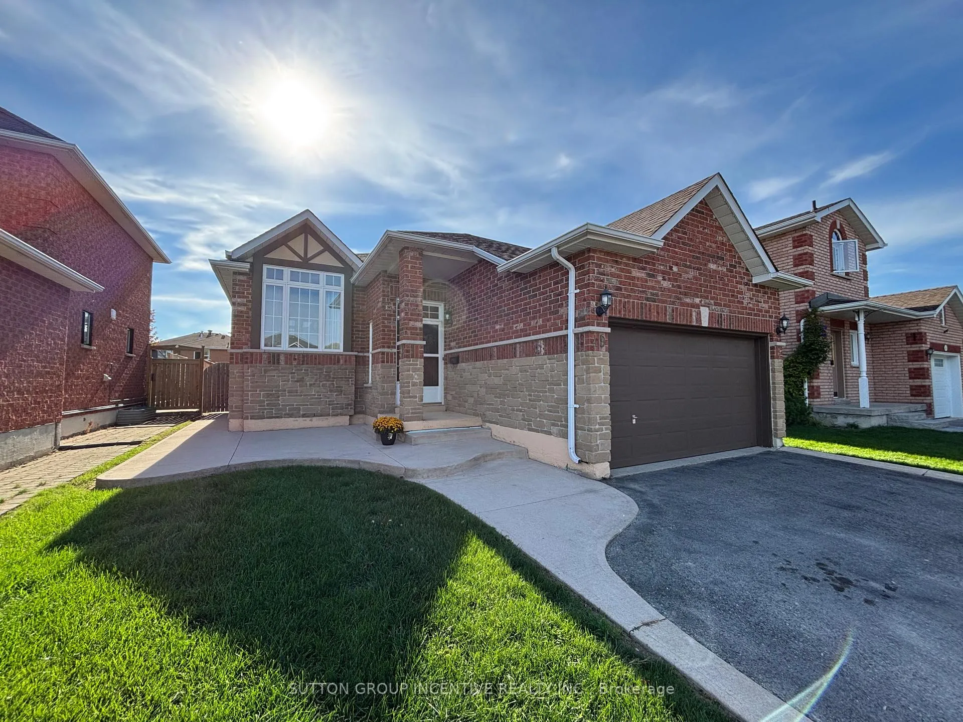 Photo 1 of 49 Felt Crescent, Barrie, Bayshore — HOMEH