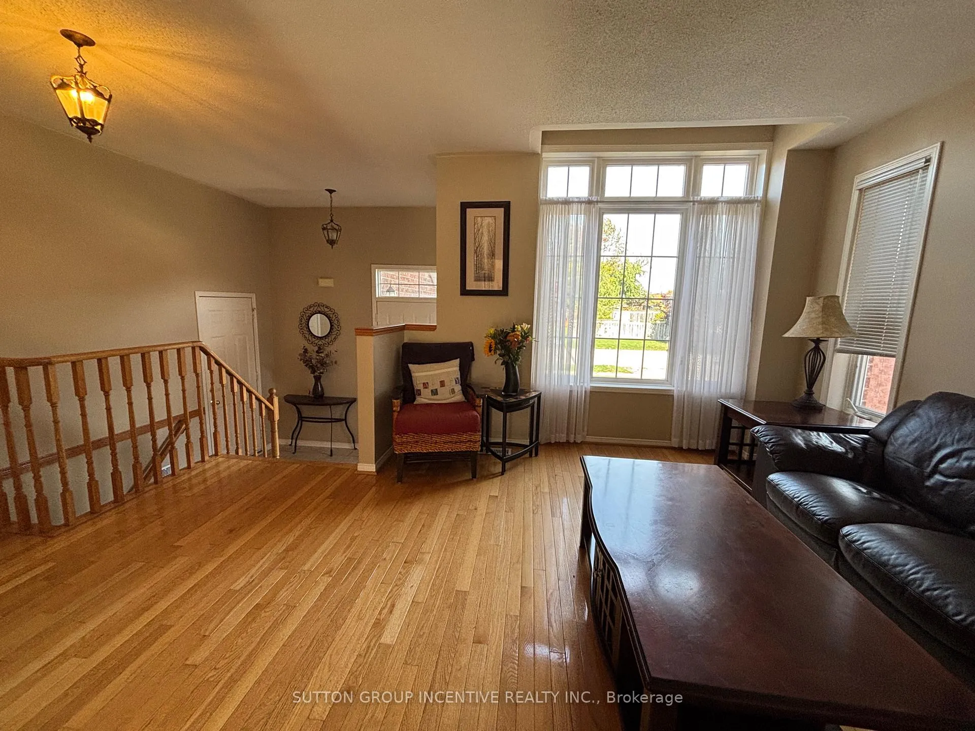 Photo 9 of 49 Felt Crescent, Barrie, Bayshore — HOMEH