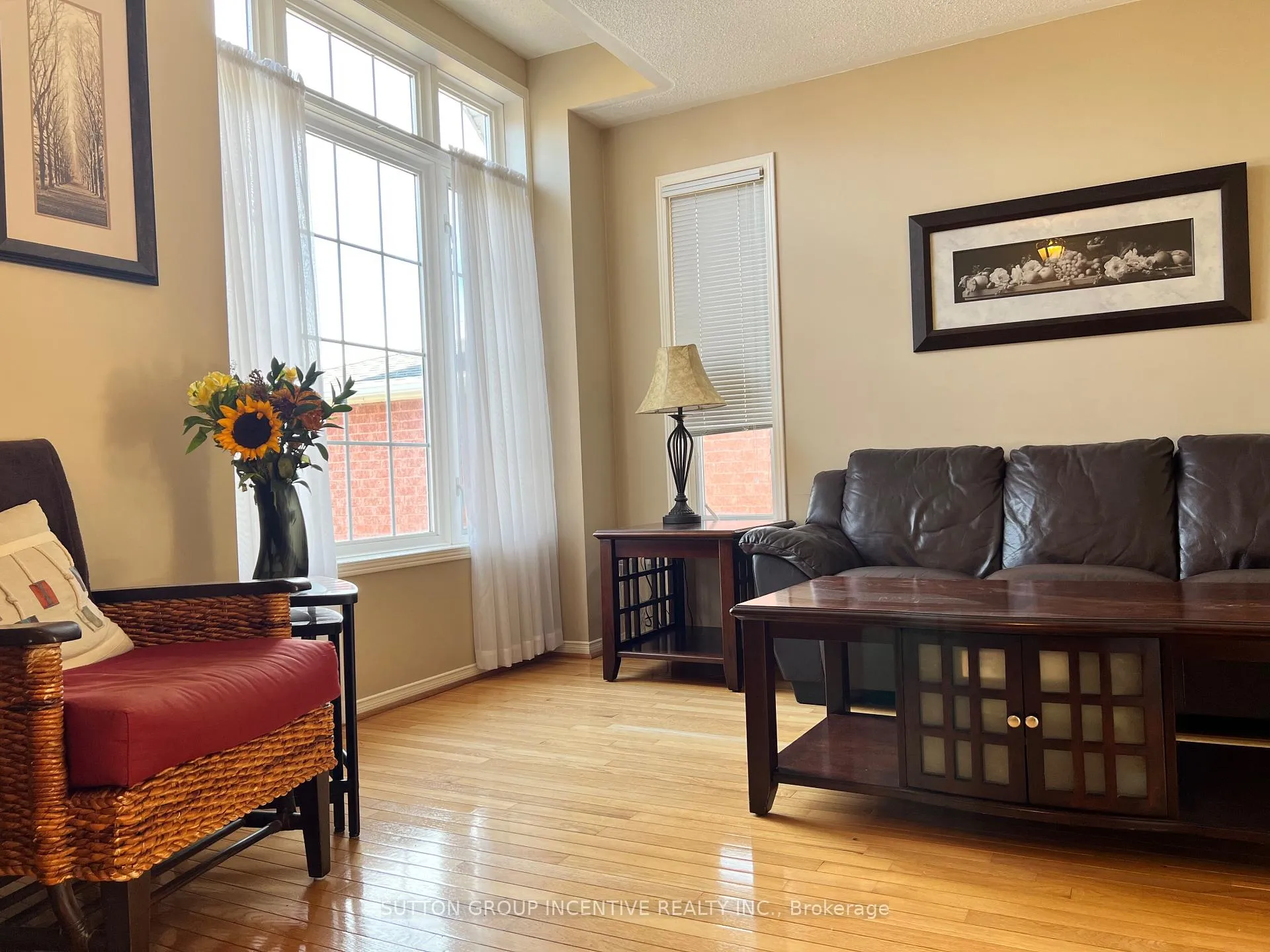 Photo 10 of 49 Felt Crescent, Barrie, Bayshore — HOMEH