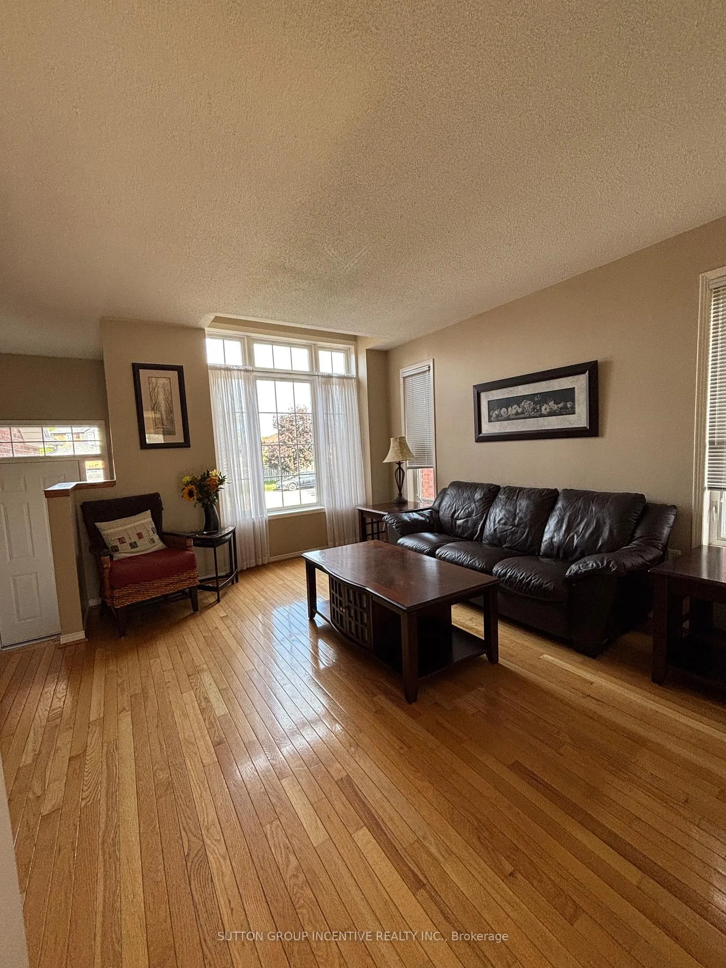 Photo 12 of 49 Felt Crescent, Barrie, Bayshore — HOMEH