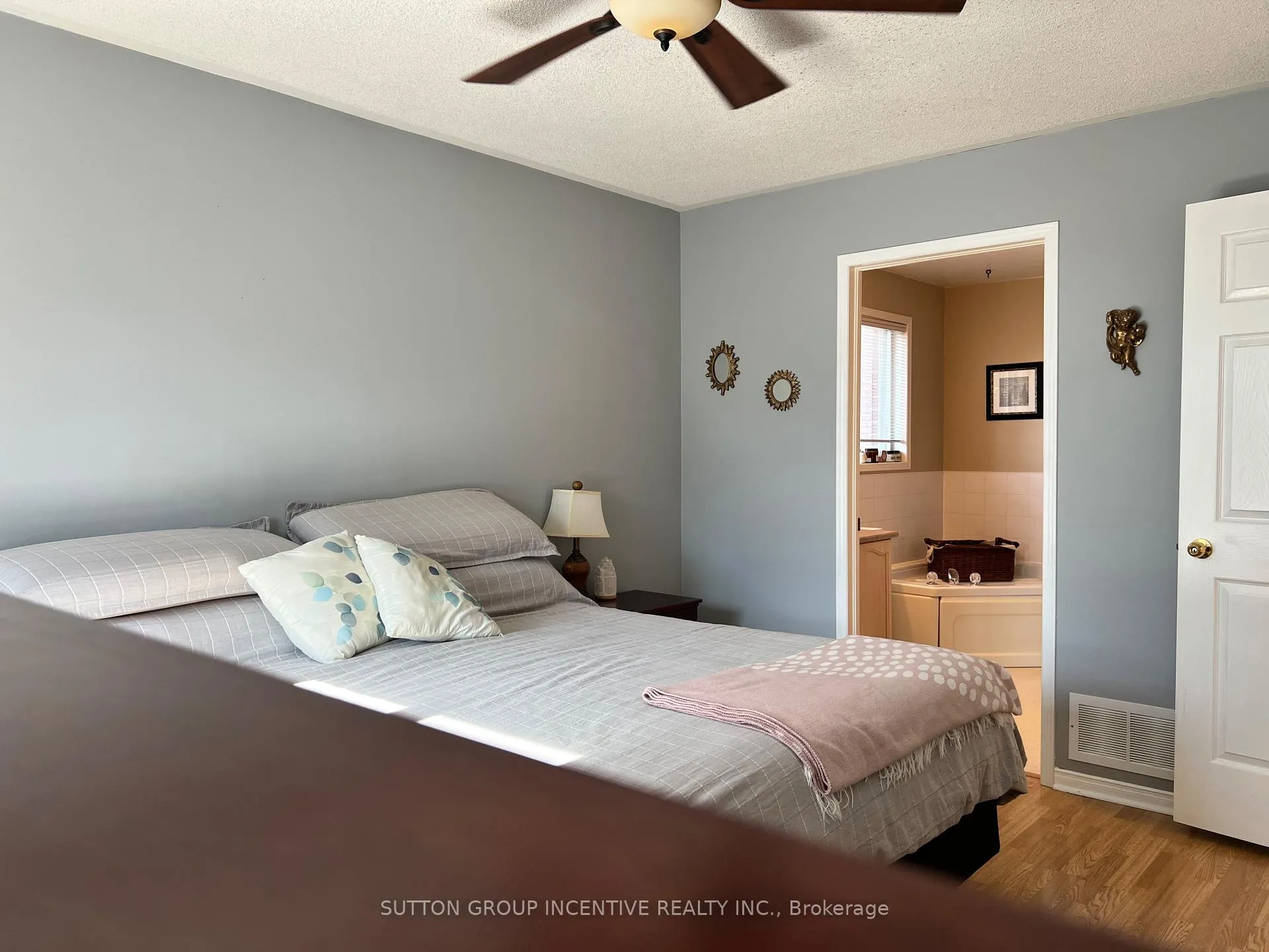 Photo 24 of 49 Felt Crescent, Barrie, Bayshore — HOMEH