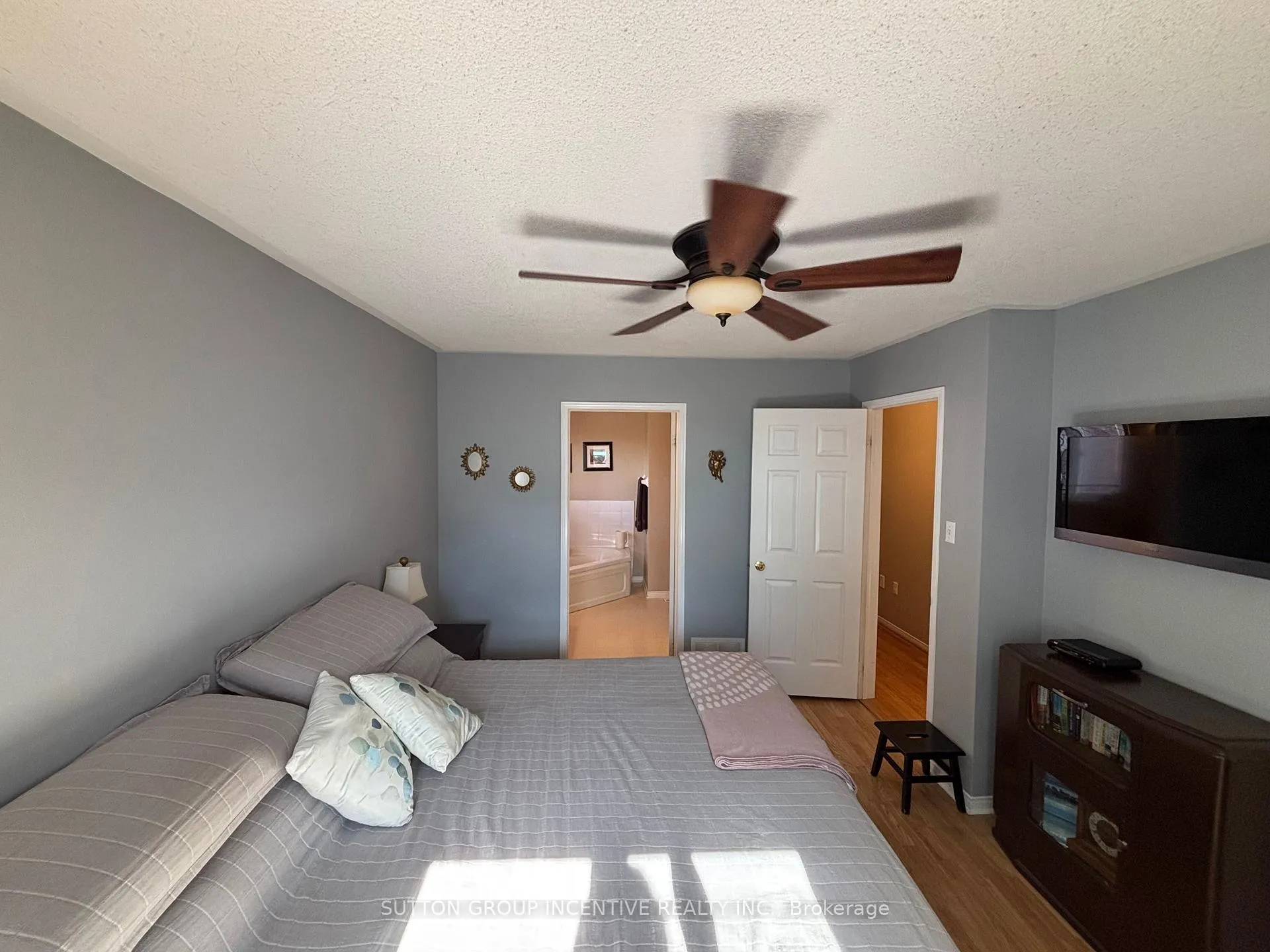 Photo 27 of 49 Felt Crescent, Barrie, Bayshore — HOMEH