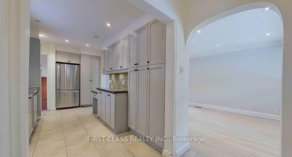 Photo 4 of Unit Main, 19 Yardley Avenue, Toronto, O'Connor-Parkview — HOMEH
