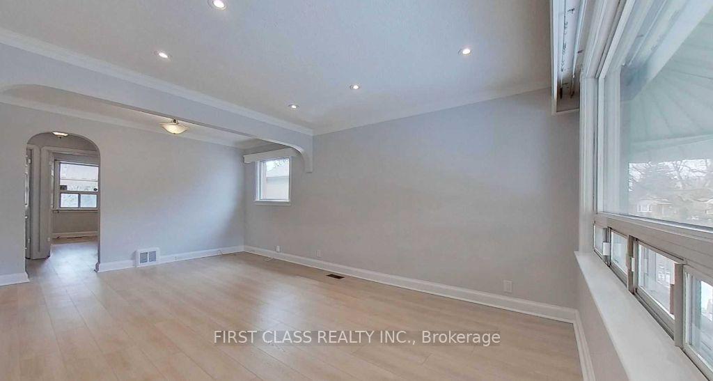 Photo 10 of Unit Main, 19 Yardley Avenue, Toronto, O'Connor-Parkview — HOMEH