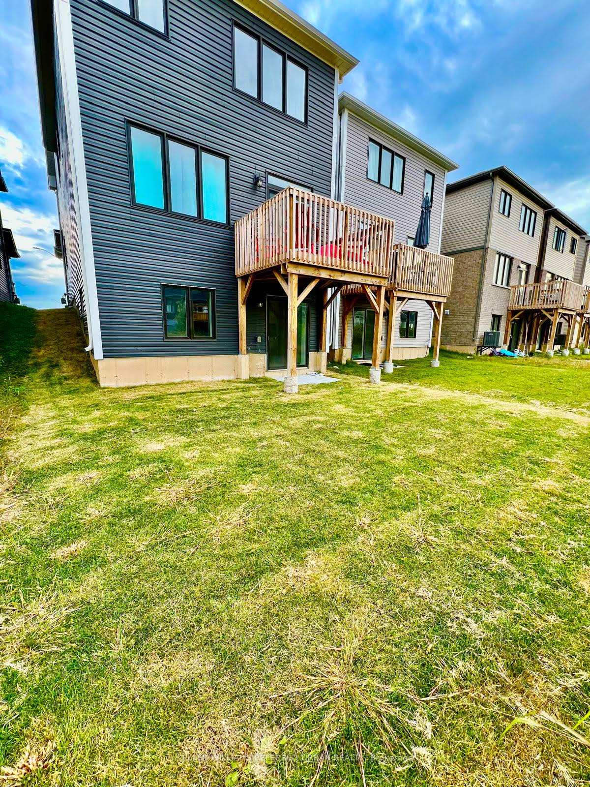 Photo 11 of 355 Vanilla Trail, Thorold, Rolling Meadows — HOMEH