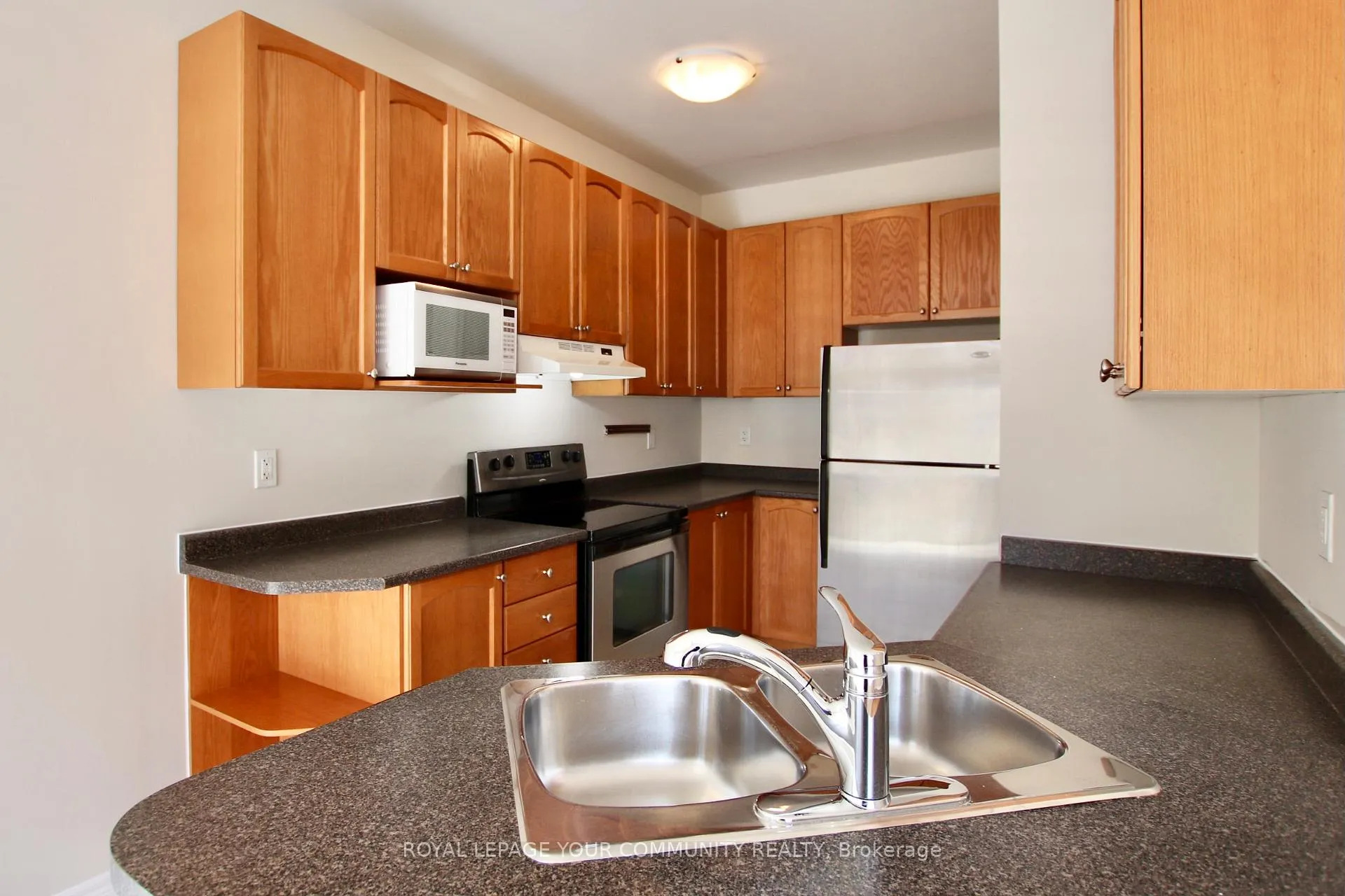 Photo 10 of 91 Gauguin Avenue, Vaughan, Patterson — HOMEH