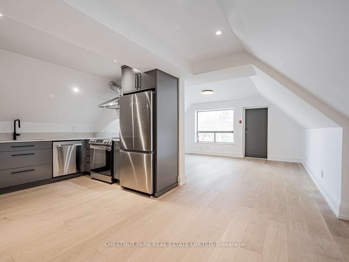 Front of Unit 3rd, 607 Huron Street