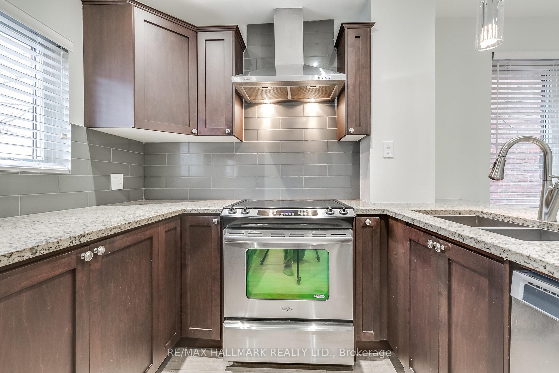 Photo 4 of Unit #2, 14 Rosemount Avenue, Toronto, Wychwood — HOMEH