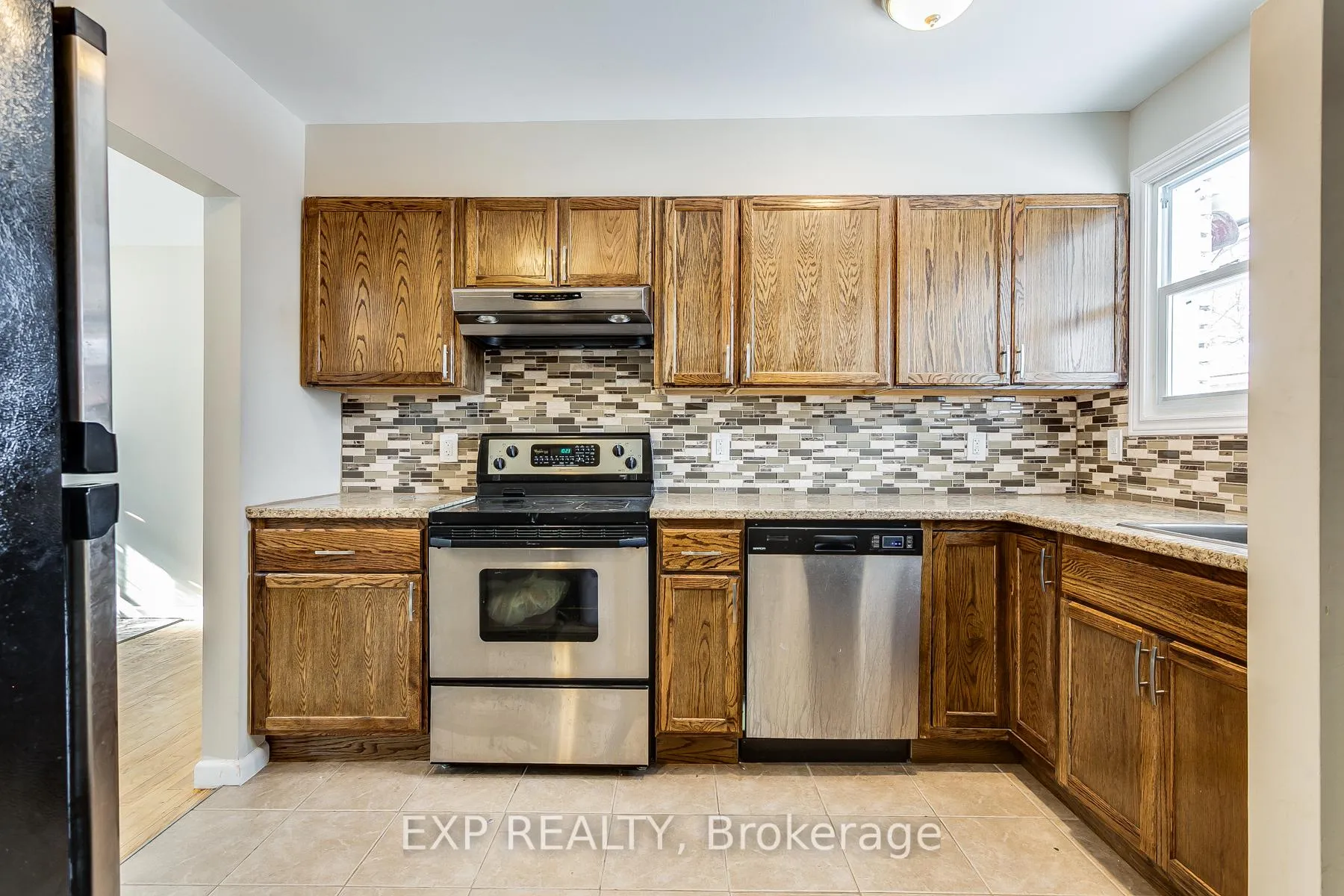 Photo 2 of 655 Gardenvale Road W, Ottawa, Castle Heights/Rideau High — HOMEH