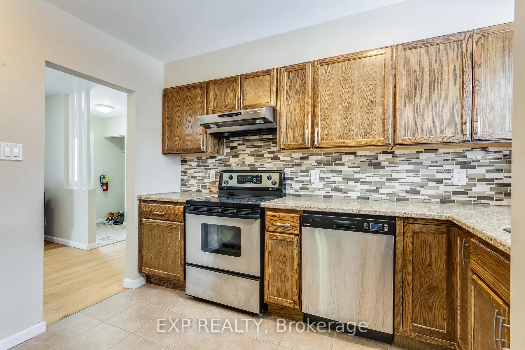 Photo 3 of 655 Gardenvale Road W, Ottawa, Castle Heights/Rideau High — HOMEH