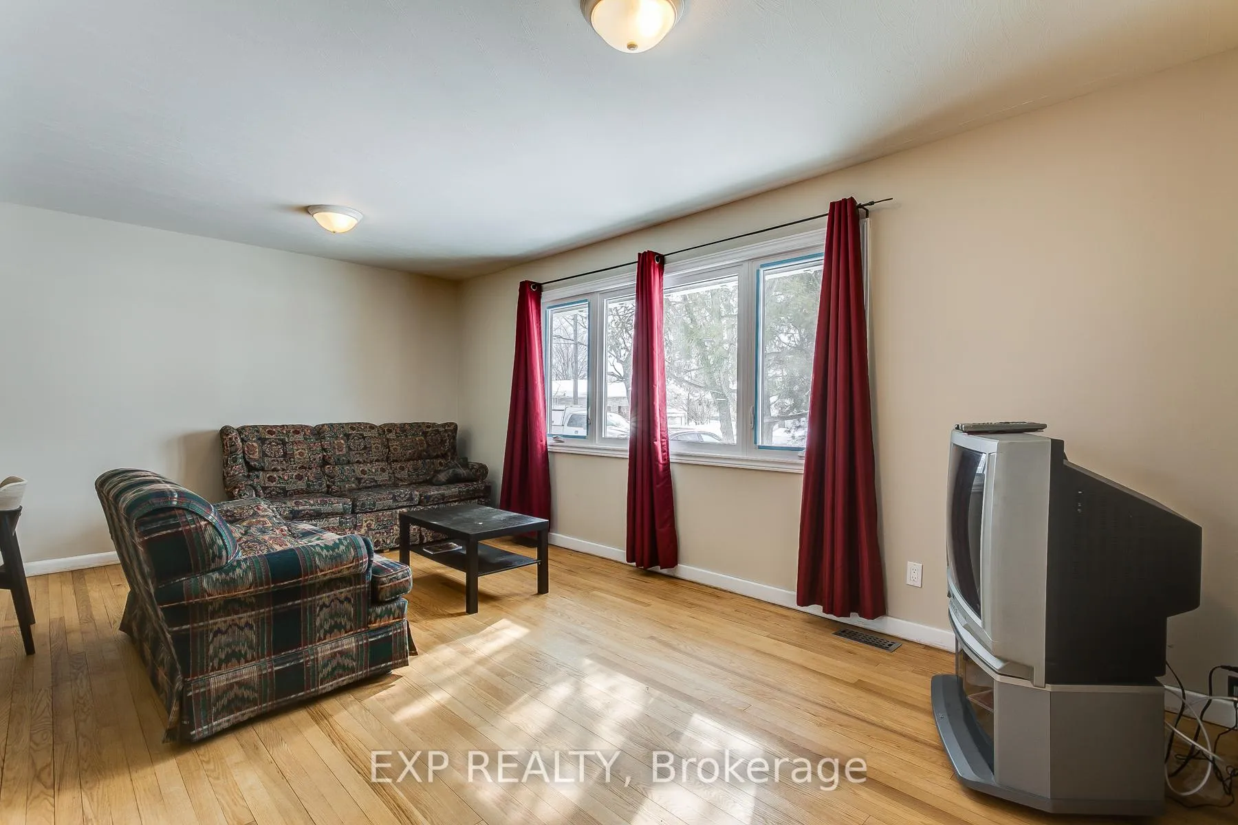 Photo 7 of 655 Gardenvale Road W, Ottawa, Castle Heights/Rideau High — HOMEH
