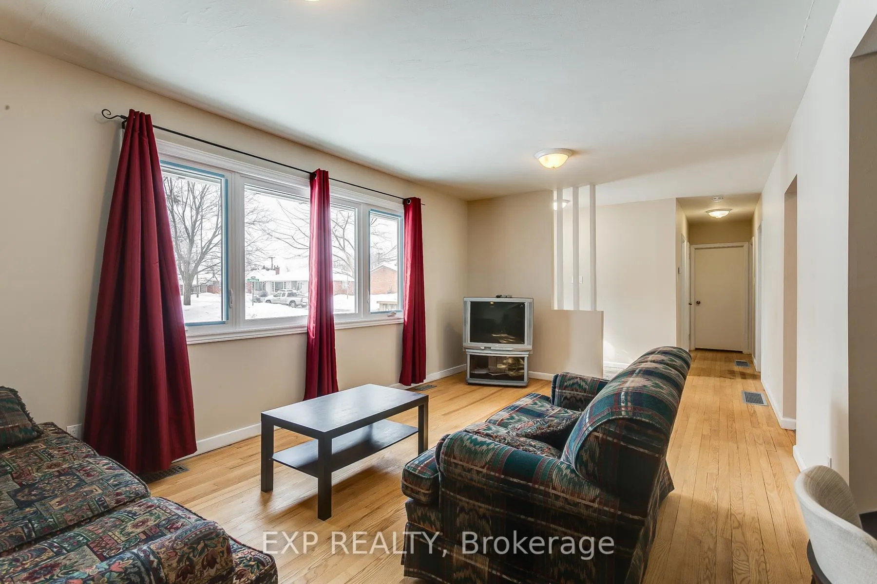 Photo 8 of 655 Gardenvale Road W, Ottawa, Castle Heights/Rideau High — HOMEH