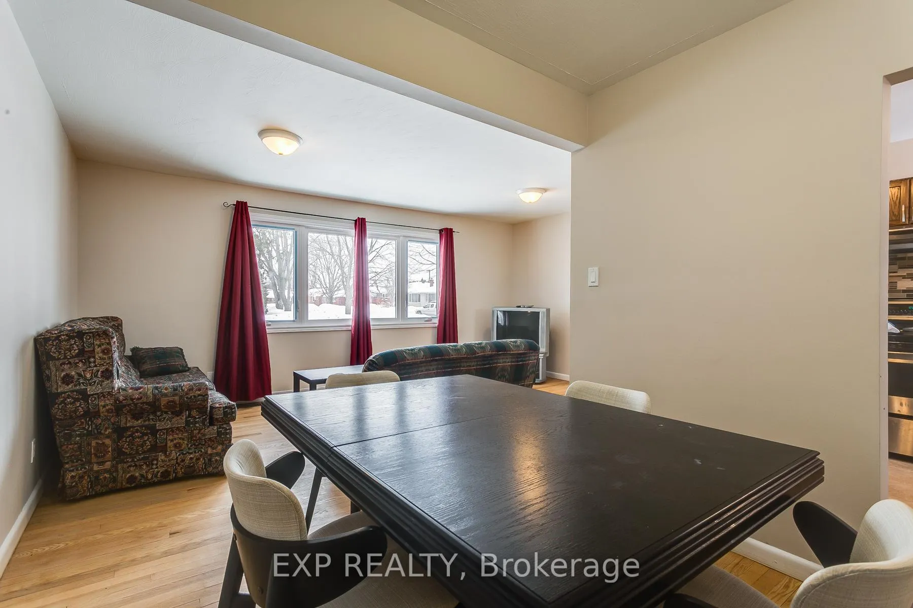 Photo 10 of 655 Gardenvale Road W, Ottawa, Castle Heights/Rideau High — HOMEH