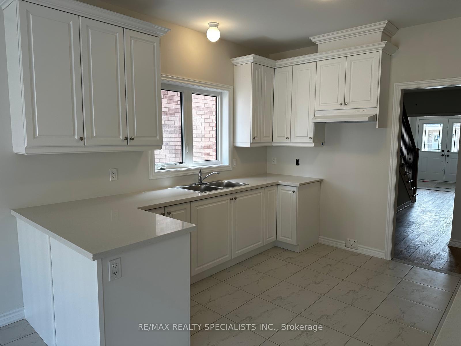 Photo 3 of 16 Huntsworth Avenue, Thorold, Thorold Downtown — HOMEH