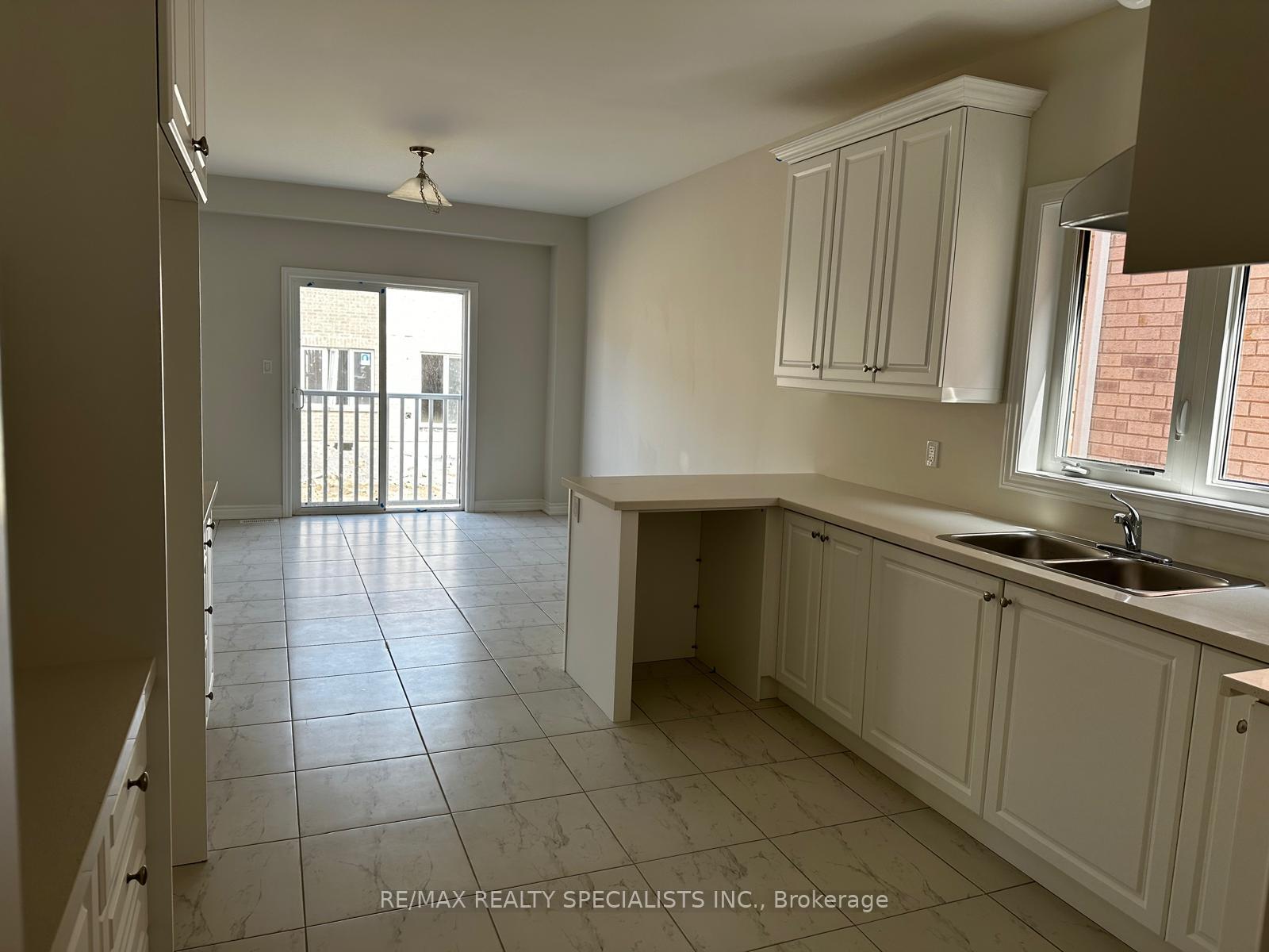 Photo 4 of 16 Huntsworth Avenue, Thorold, Thorold Downtown — HOMEH