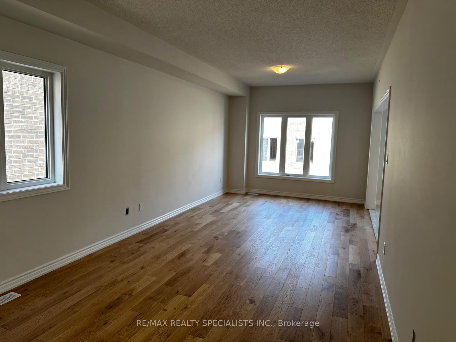 Photo 5 of 16 Huntsworth Avenue, Thorold, Thorold Downtown — HOMEH