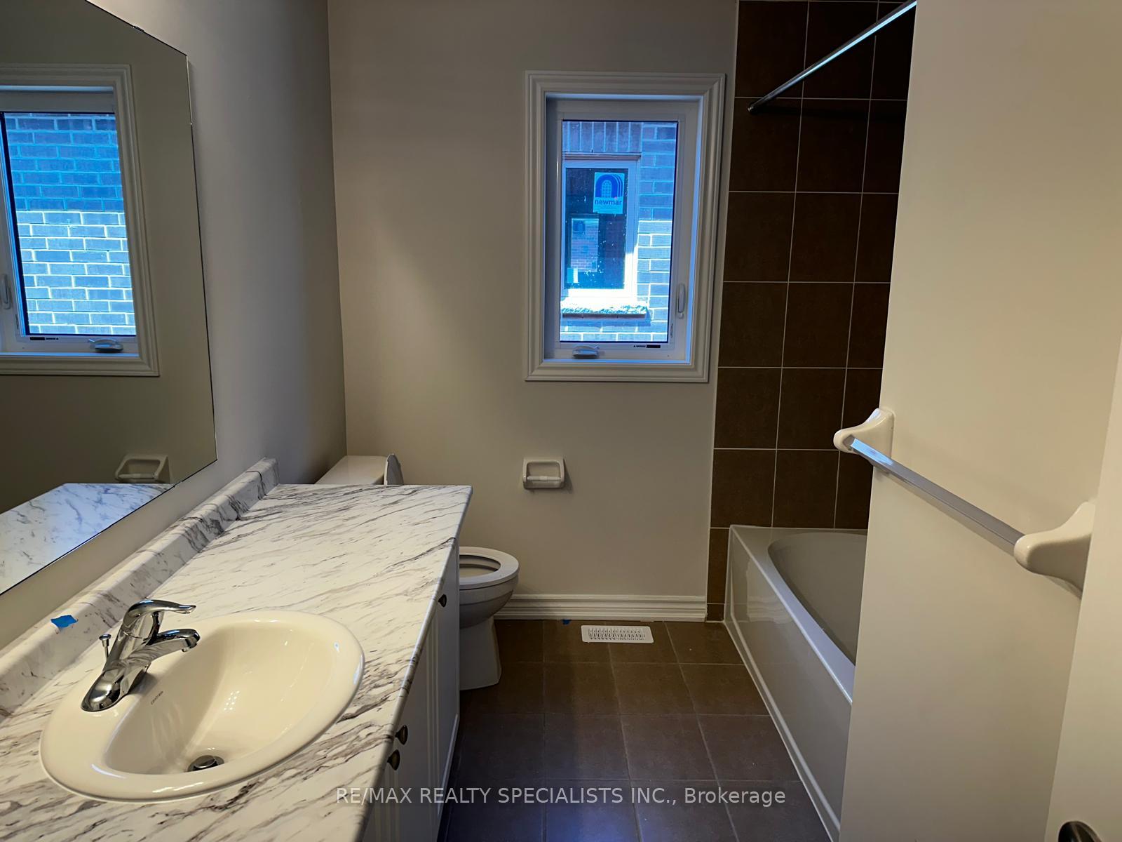 Photo 18 of 16 Huntsworth Avenue, Thorold, Thorold Downtown — HOMEH