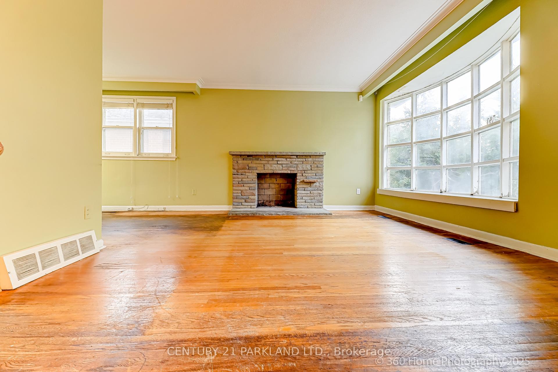 Photo 2 of 197 Brimorton Drive, Scarborough, Woburn — HOMEH