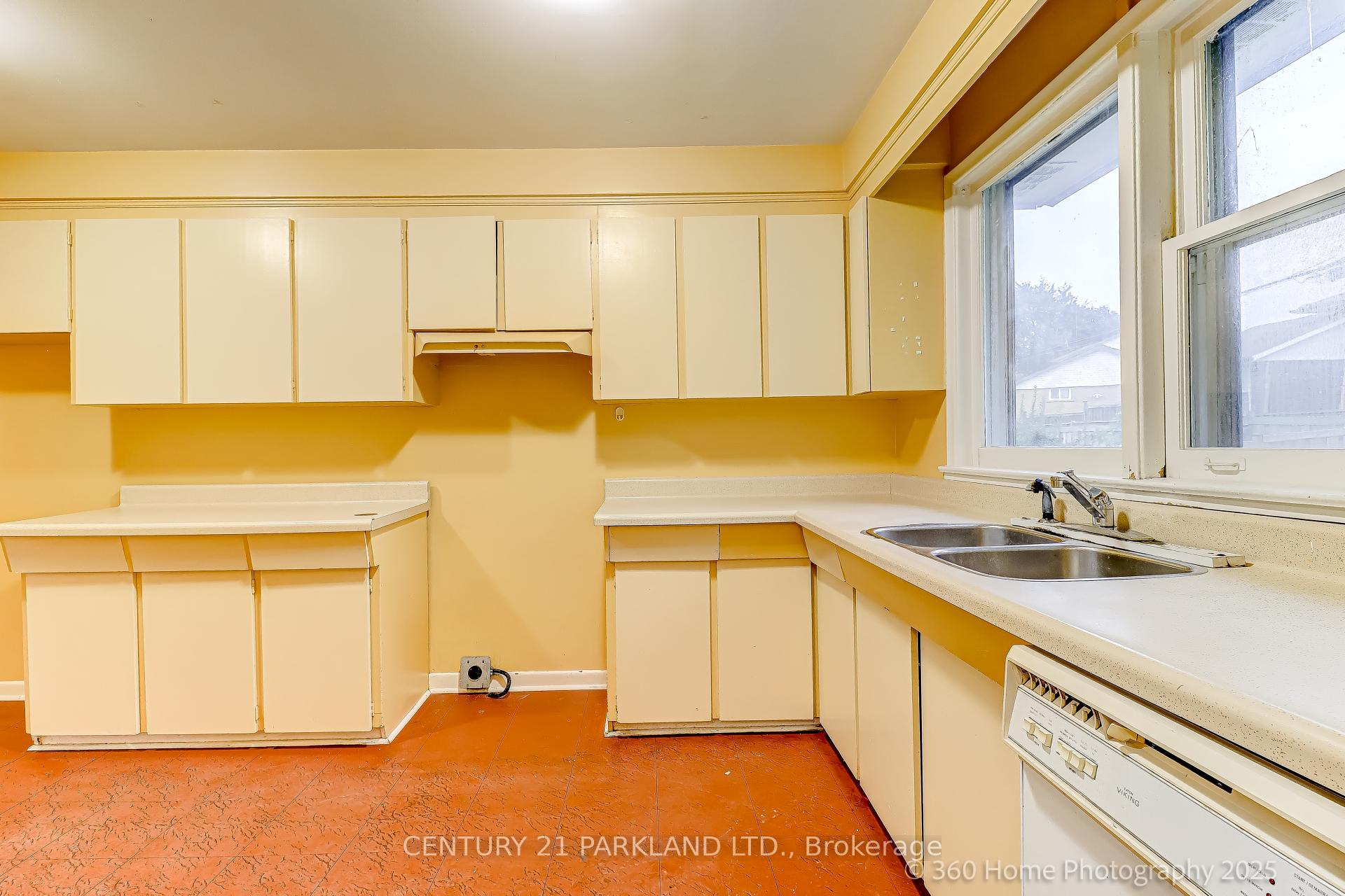 Photo 6 of 197 Brimorton Drive, Scarborough, Woburn — HOMEH