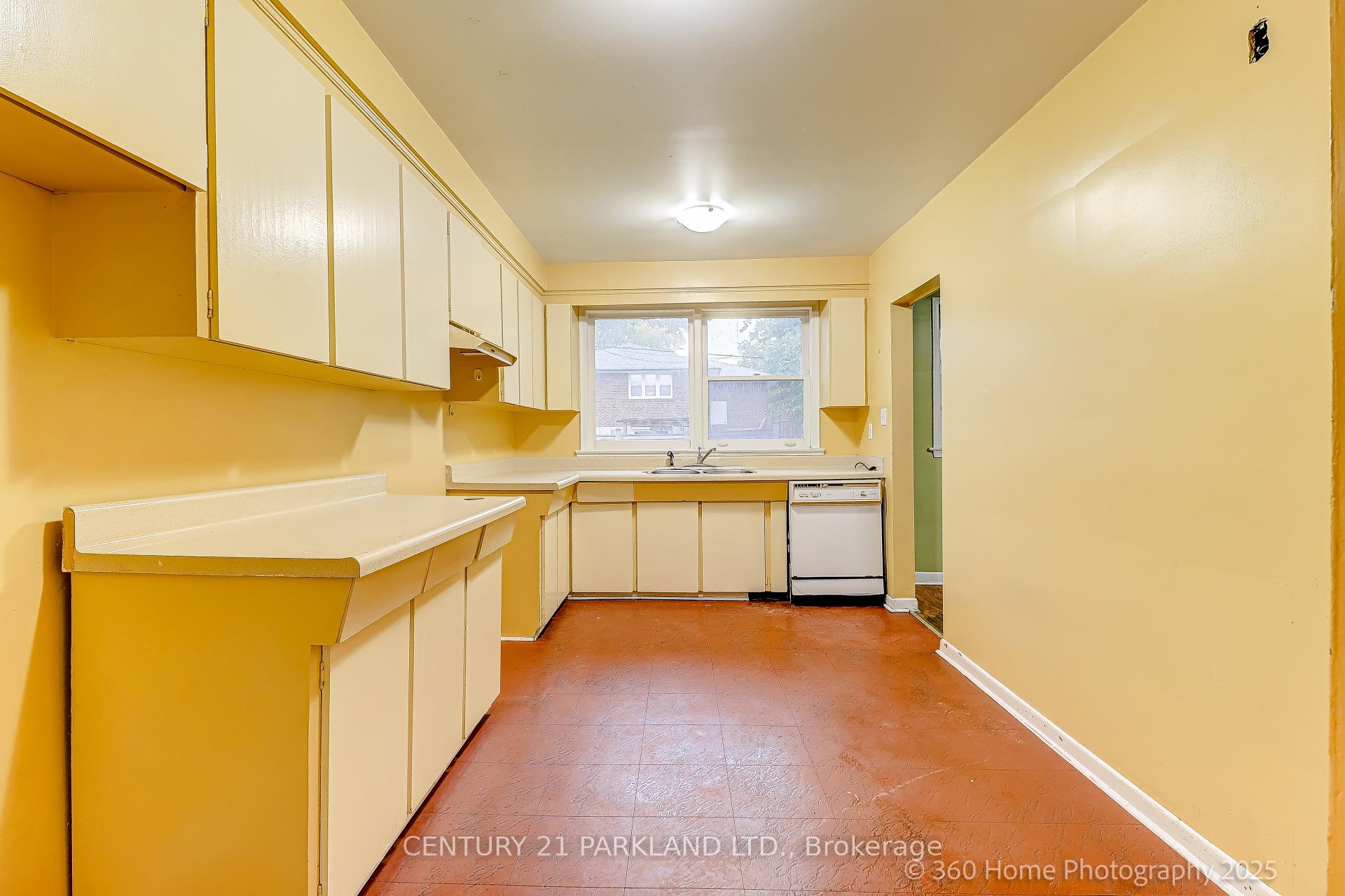 Photo 7 of 197 Brimorton Drive, Scarborough, Woburn — HOMEH