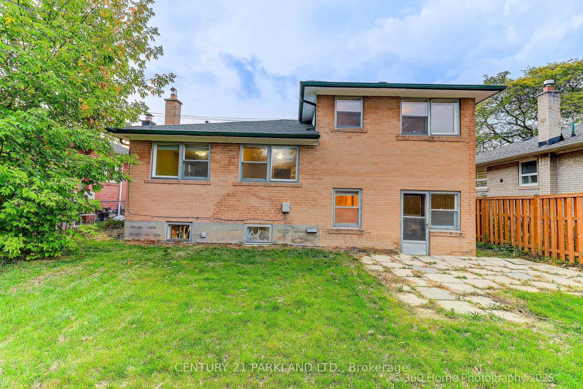 Photo 13 of 197 Brimorton Drive, Scarborough, Woburn — HOMEH