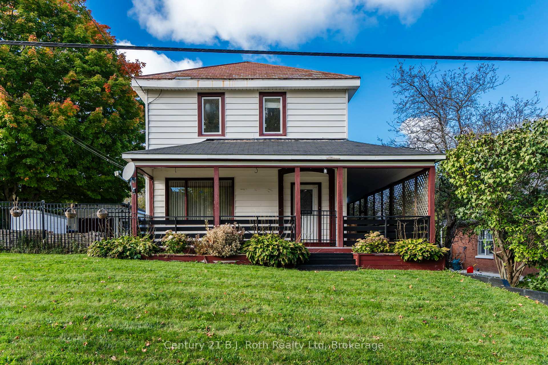 Front of 326 Lafontaine Road W