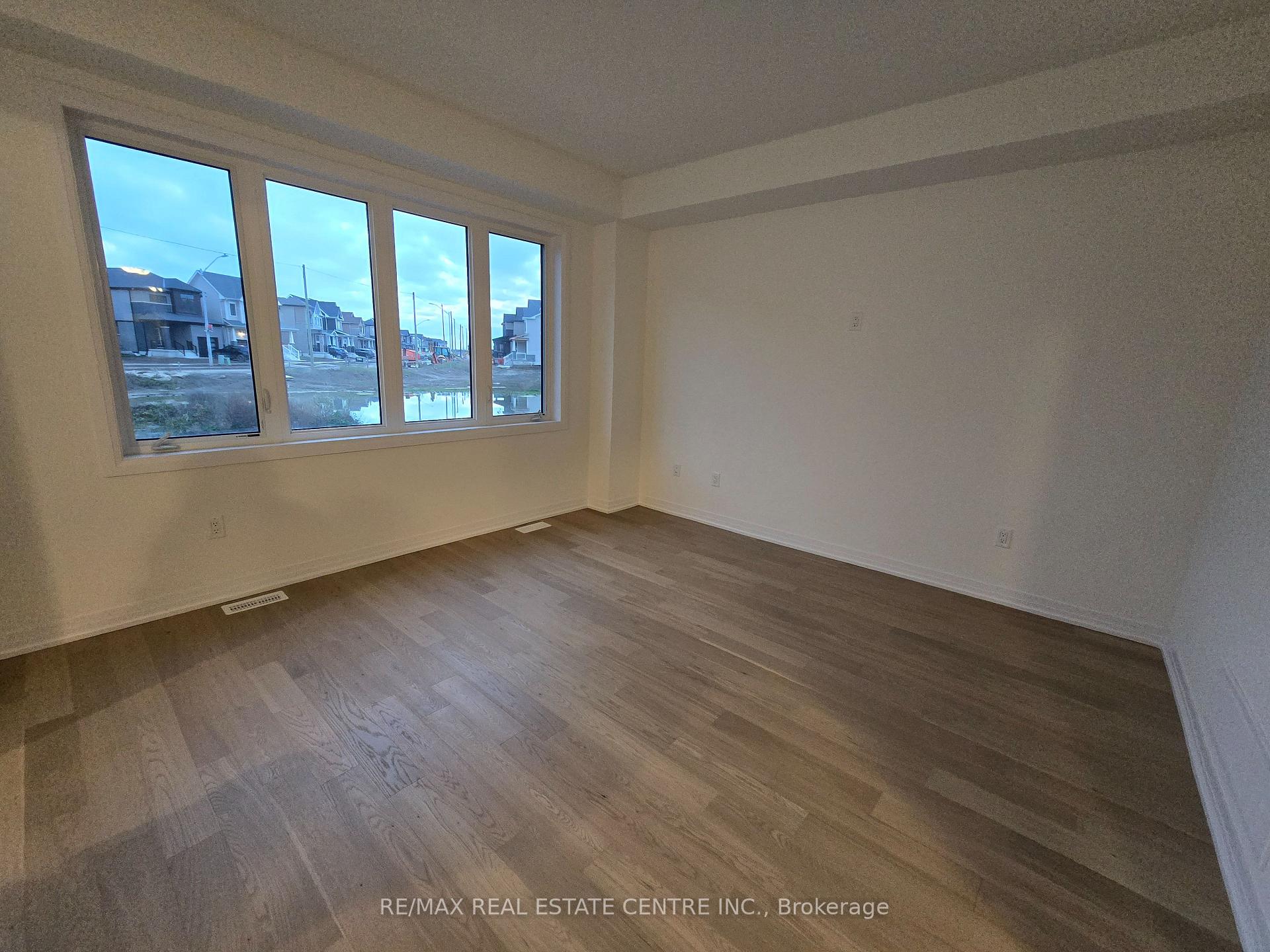 Photo 4 of 20 Heritage Way, Thorold, Rolling Meadows — HOMEH