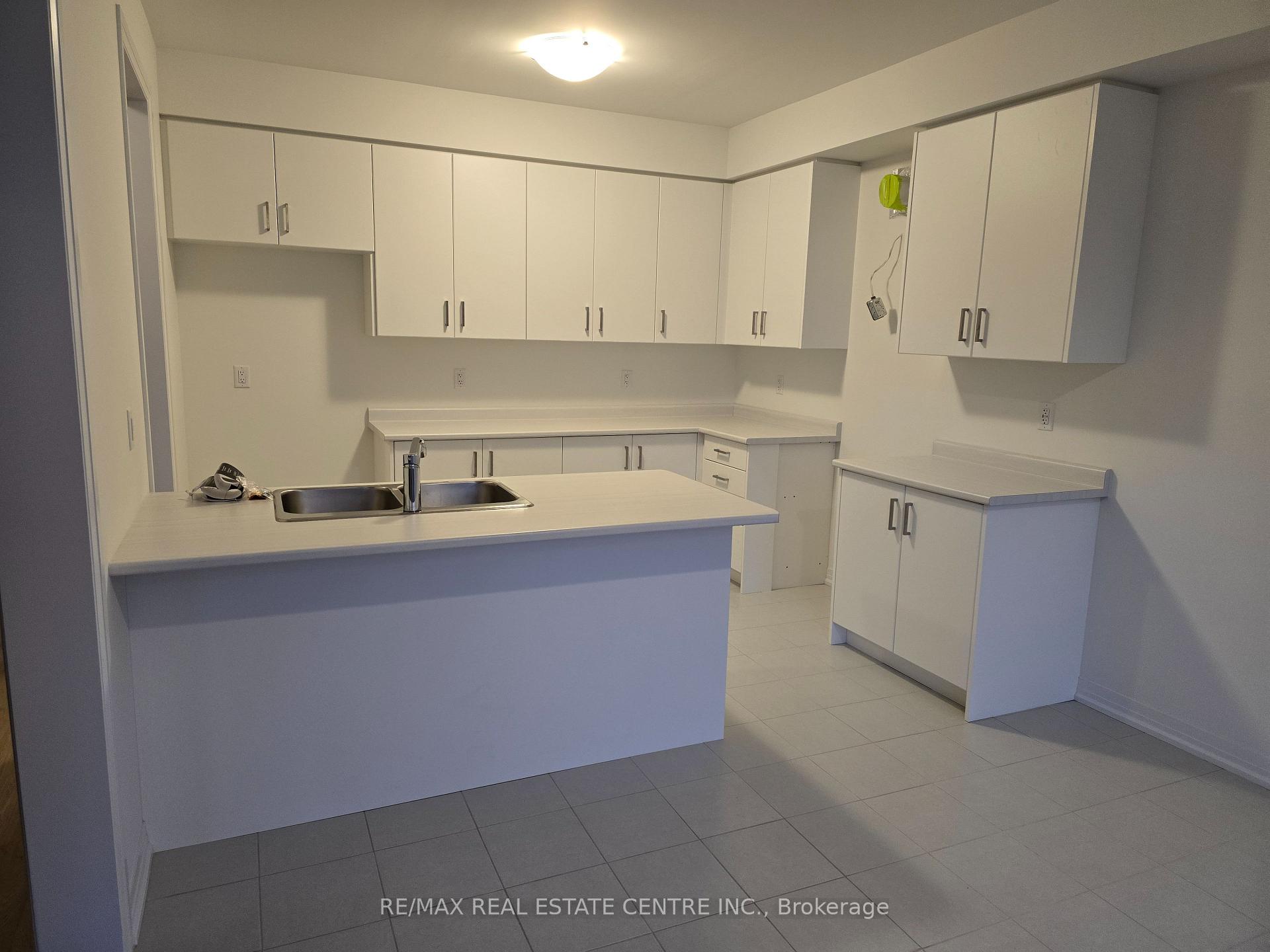 Photo 6 of 20 Heritage Way, Thorold, Rolling Meadows — HOMEH