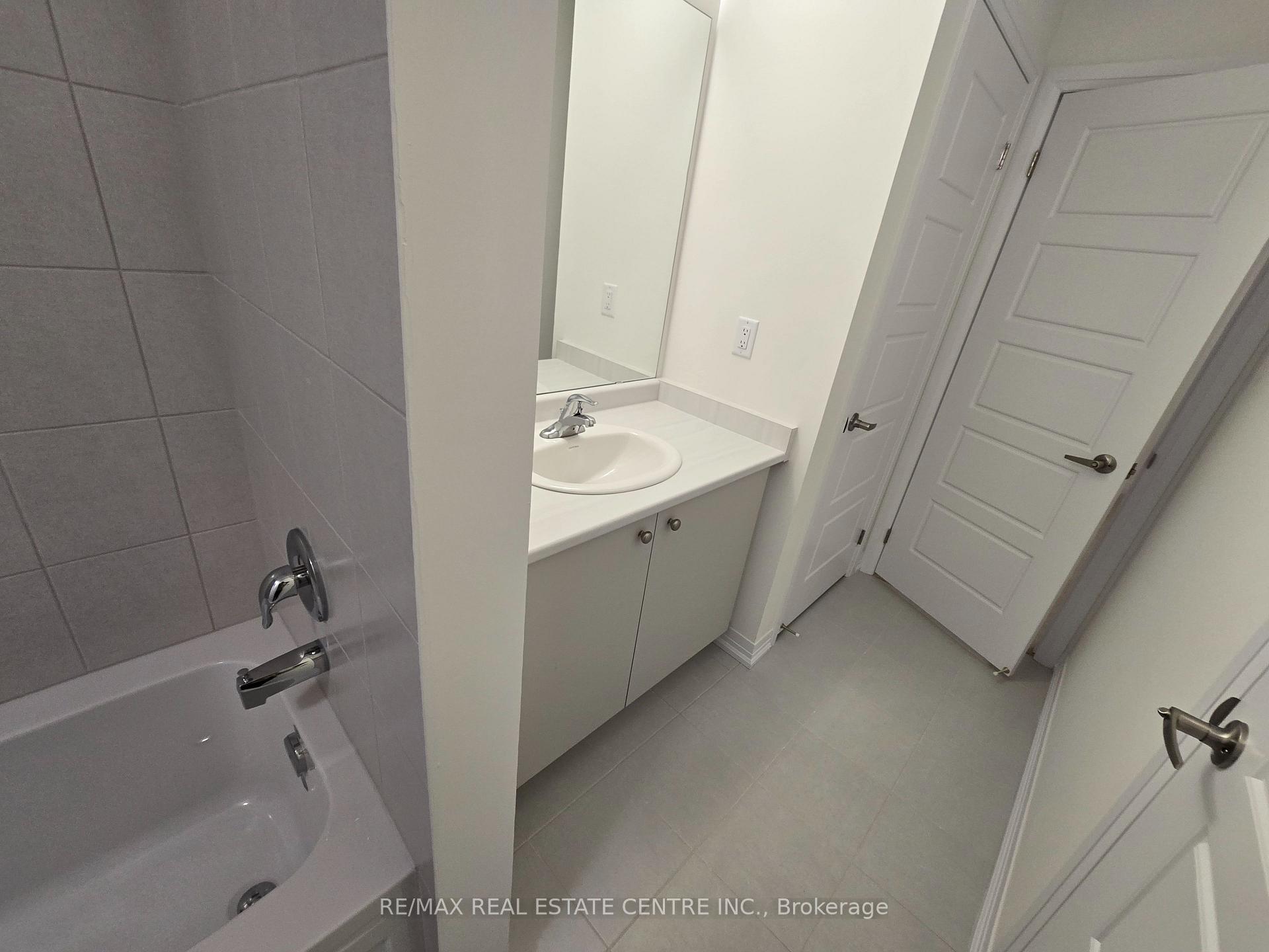 Photo 12 of 20 Heritage Way, Thorold, Rolling Meadows — HOMEH