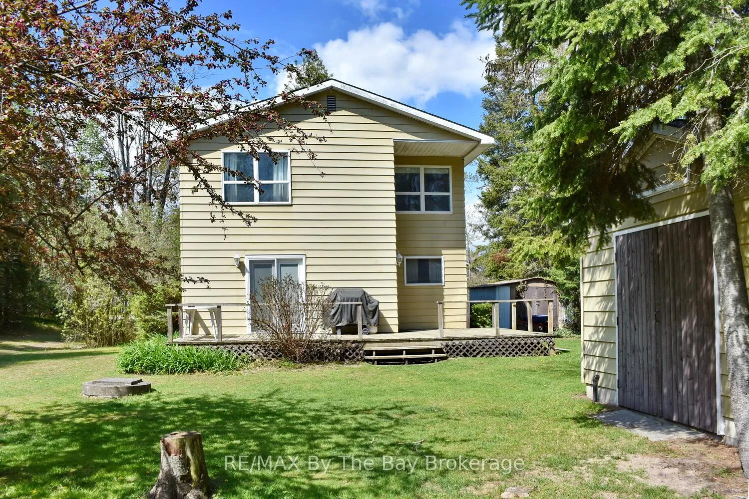 Photo 5 of 15 Sylvan Avenue, Wasaga Beach — HOMEH