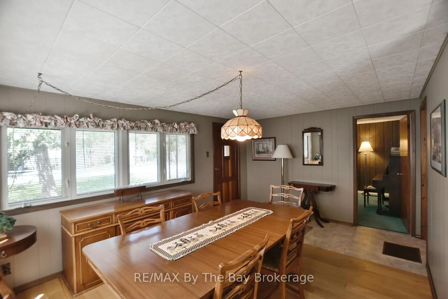 Photo 10 of 15 Sylvan Avenue, Wasaga Beach — HOMEH