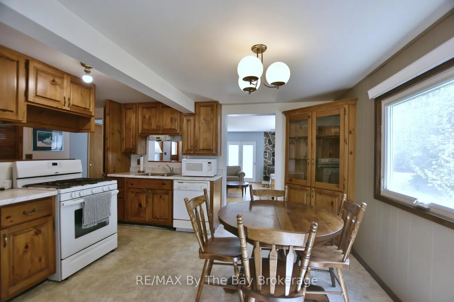 Photo 11 of 15 Sylvan Avenue, Wasaga Beach — HOMEH