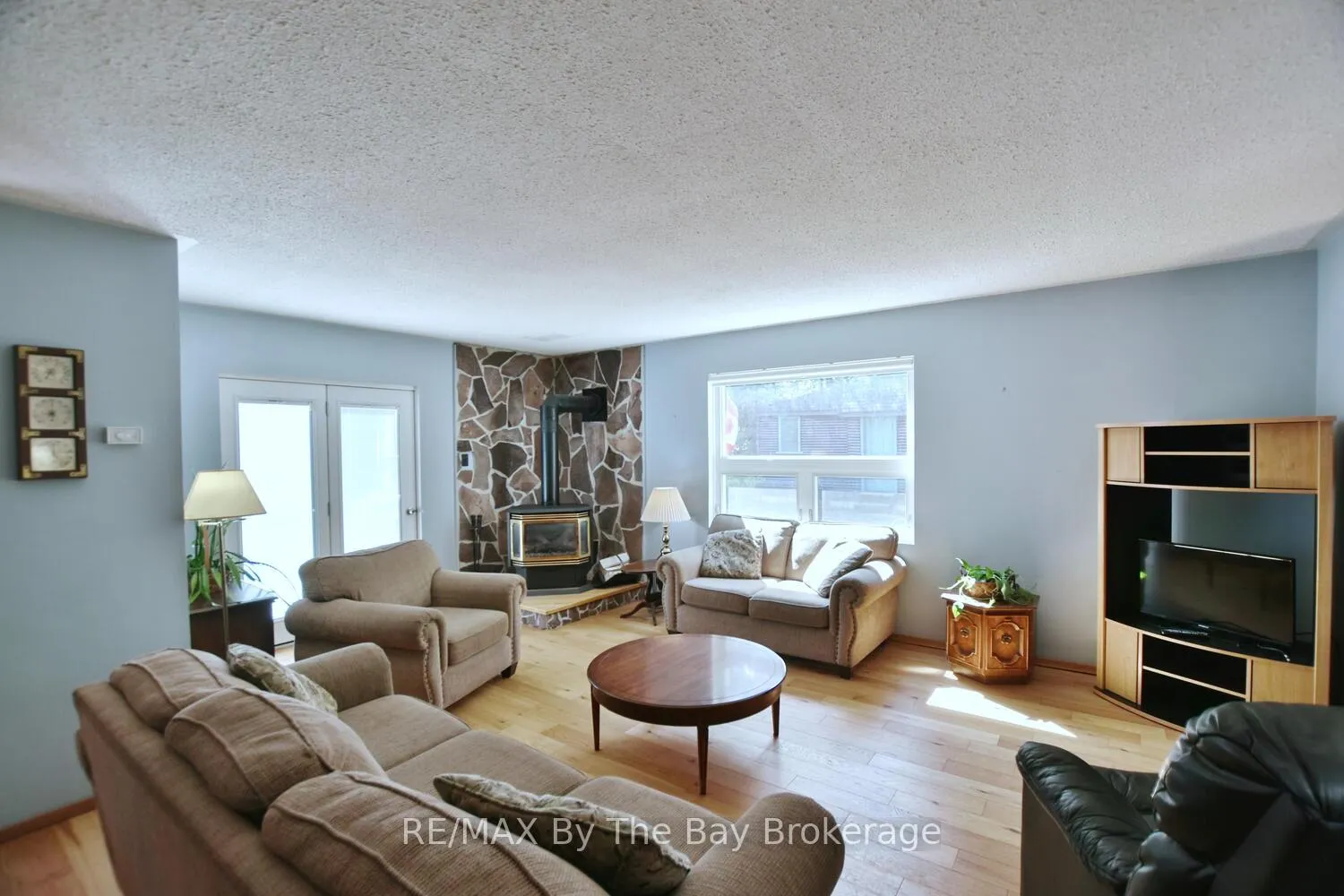 Photo 16 of 15 Sylvan Avenue, Wasaga Beach — HOMEH
