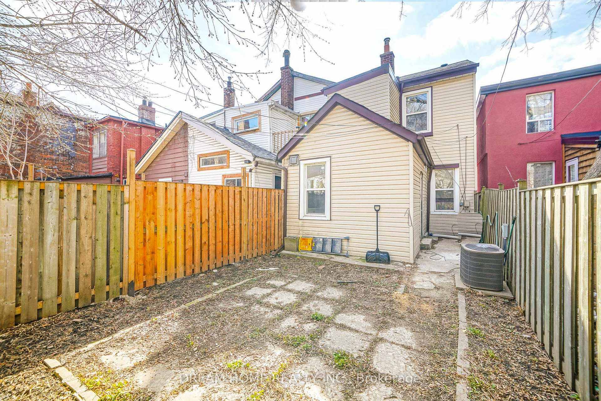 Photo 8 of Unit RM 3, 29 Glasgow Street, Toronto, Kensington-Chinatown — HOMEH