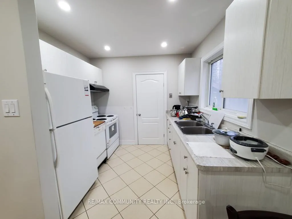 Photo 3 of 11 Northfield Road, Scarborough, Woburn — HOMEH