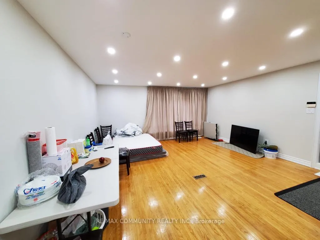 Photo 6 of 11 Northfield Road, Scarborough, Woburn — HOMEH