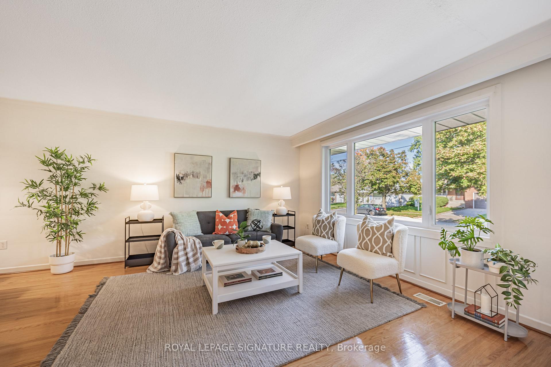 Photo 3 of 28 Sedgemount Drive, Scarborough, Woburn — HOMEH