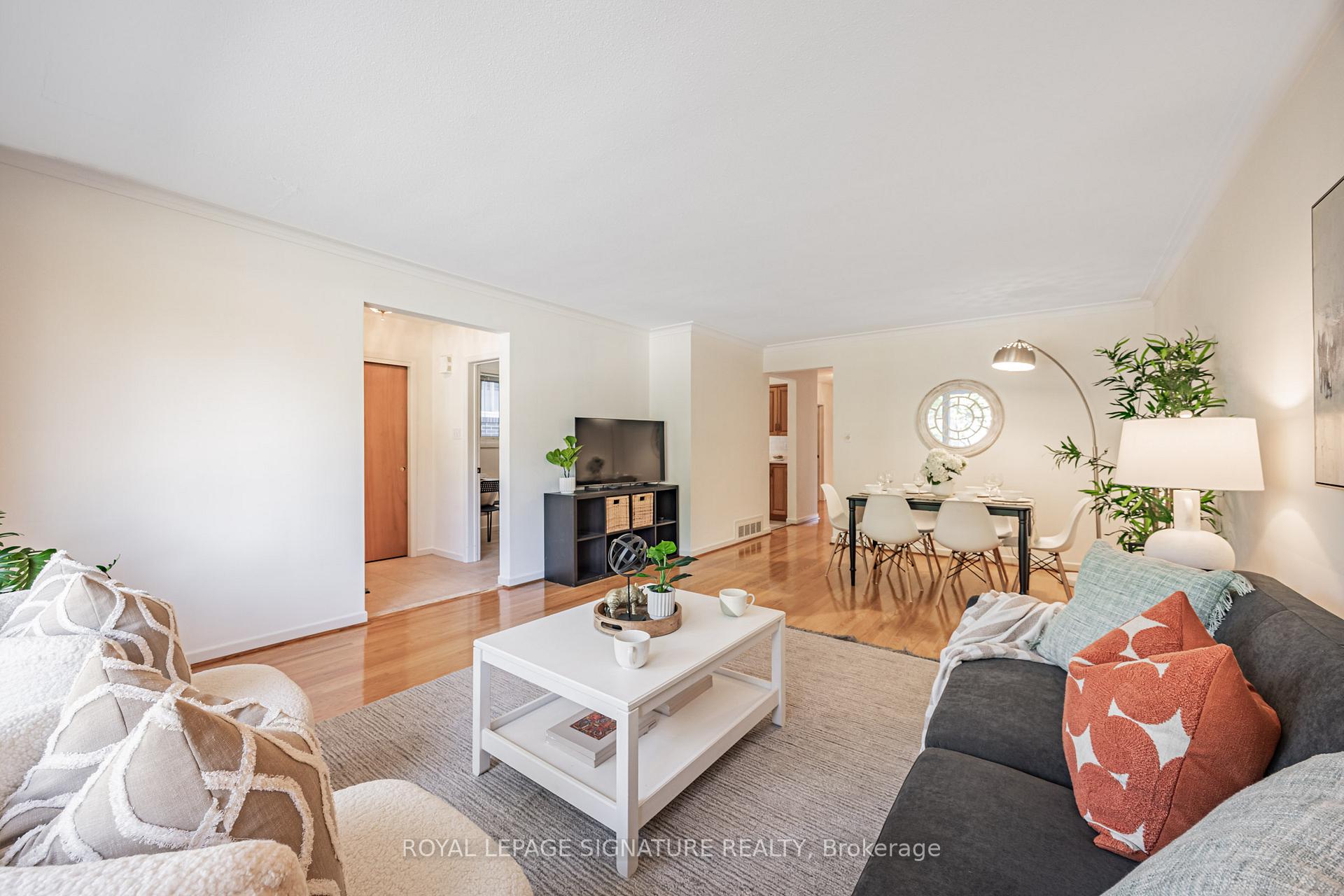 Photo 6 of 28 Sedgemount Drive, Scarborough, Woburn — HOMEH