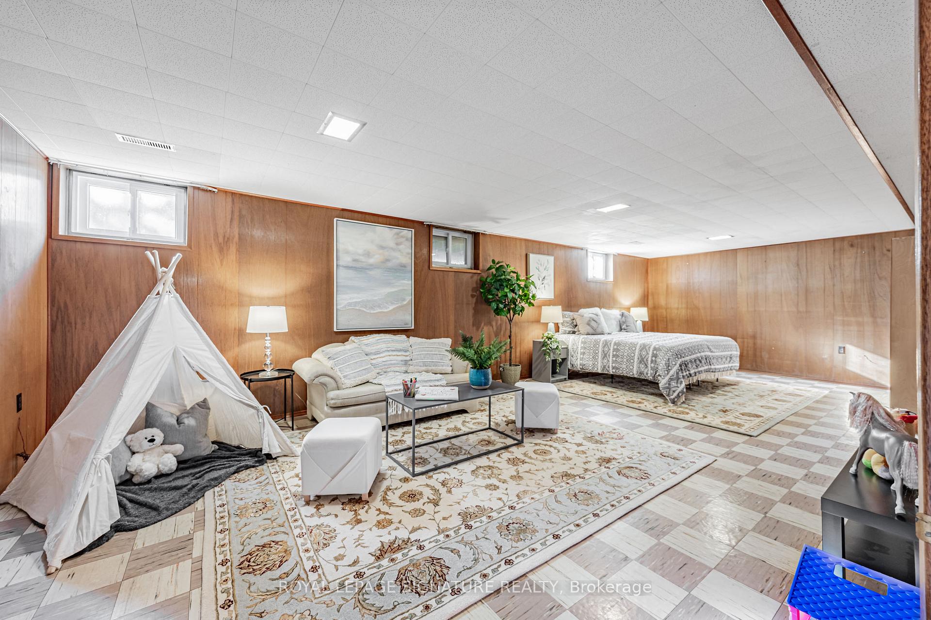 Photo 29 of 28 Sedgemount Drive, Scarborough, Woburn — HOMEH