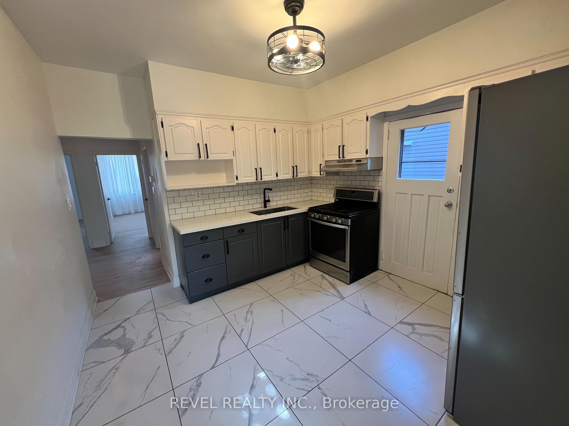 Photo 16 of Unit A (Upper), 761 Dundas Street, Toronto, Trinity-Bellwoods — HOMEH