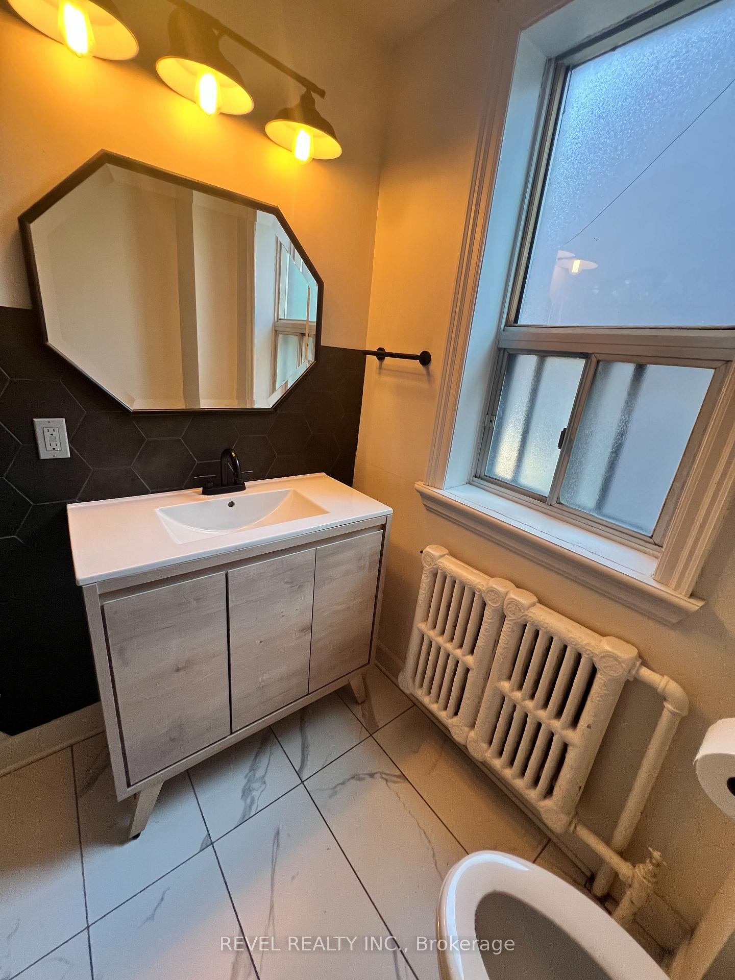 Photo 19 of Unit A (Upper), 761 Dundas Street, Toronto, Trinity-Bellwoods — HOMEH