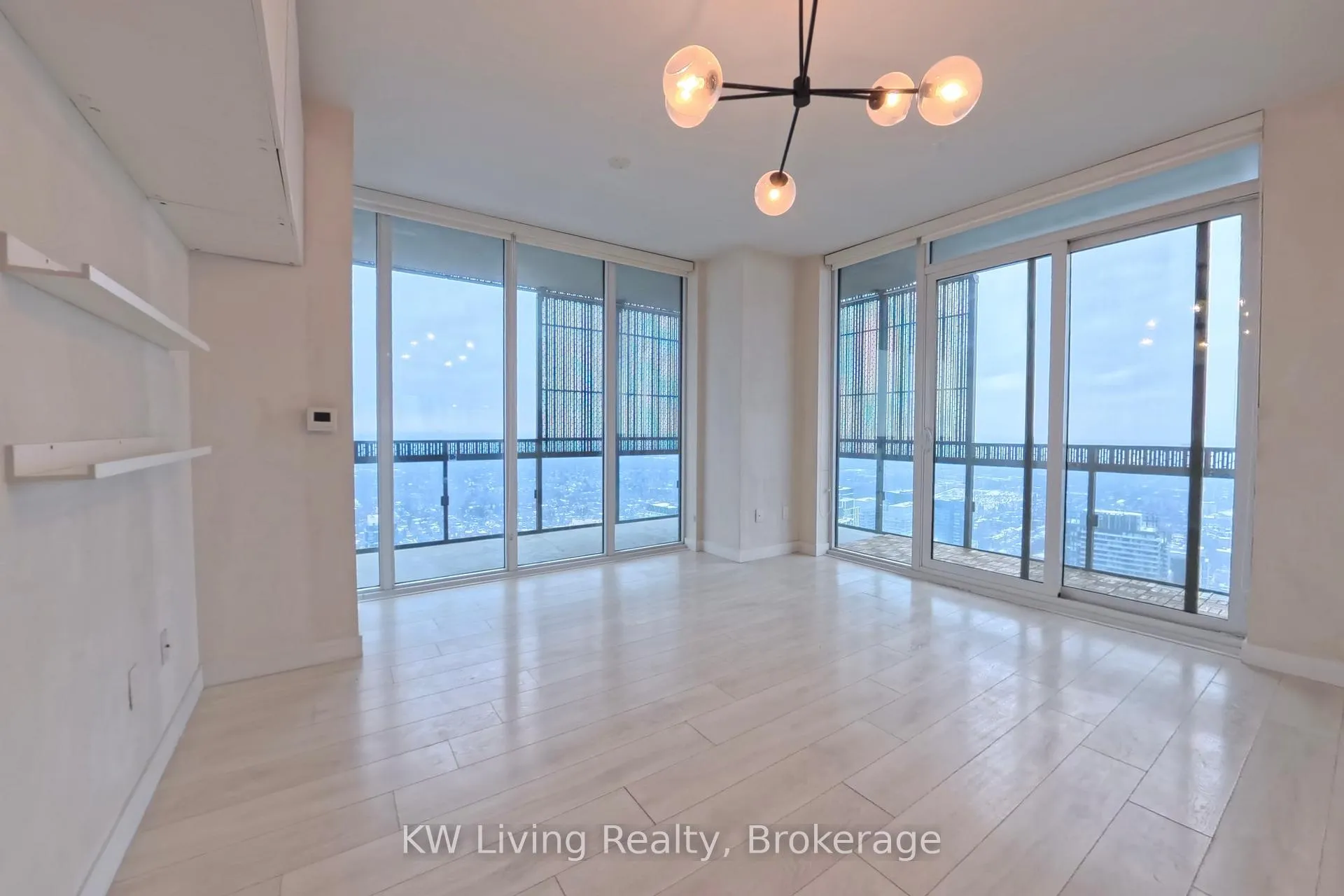 Front of Unit 5608, 8 Eglinton Avenue E
