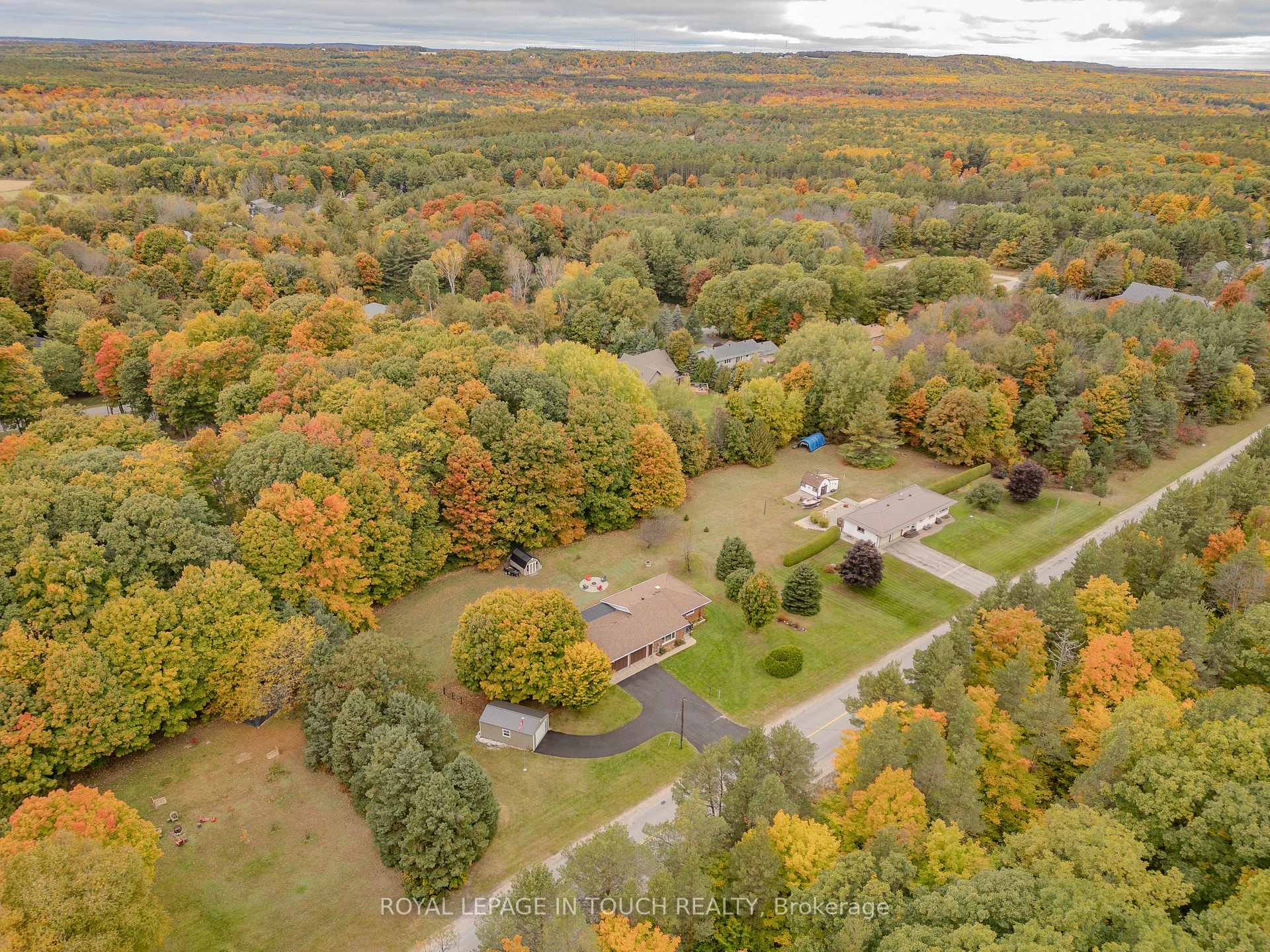 Photo 13 of 446 Con 11 east Road, Tiny, Rural Tiny — HOMEH