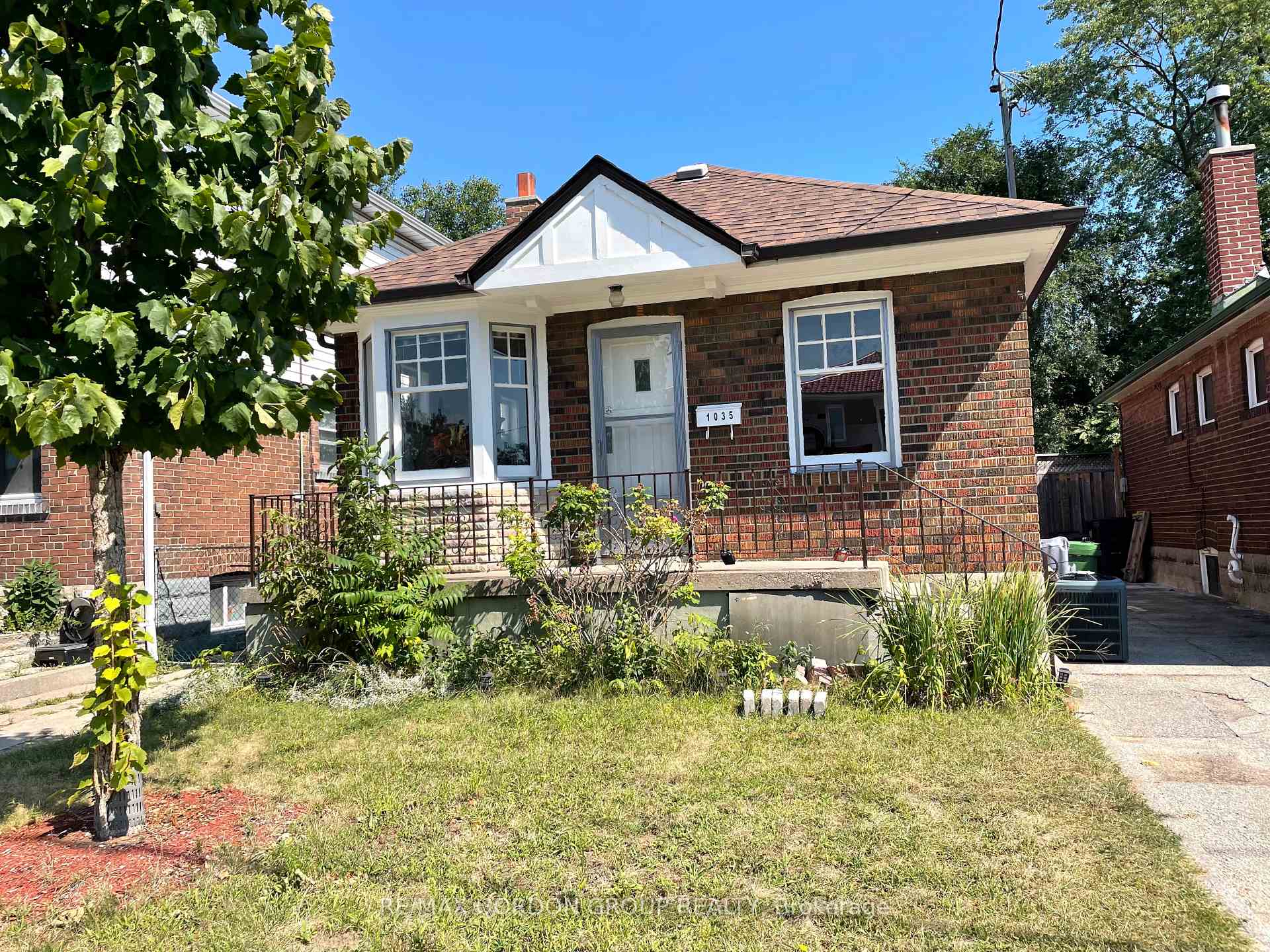 Front of Unit Main Fl, 1035 Greenwood Avenue