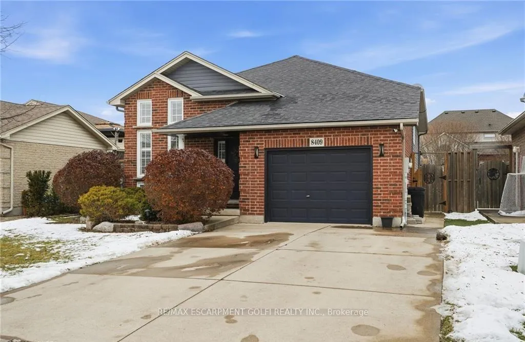 Photo 1 of 8409 Greenfield Crescent, Niagara Falls, Forestview — HOMEH