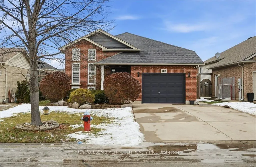 Photo 2 of 8409 Greenfield Crescent, Niagara Falls, Forestview — HOMEH