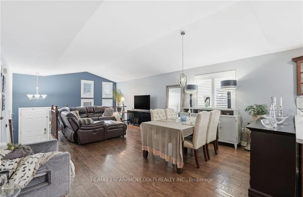 Photo 5 of 8409 Greenfield Crescent, Niagara Falls, Forestview — HOMEH