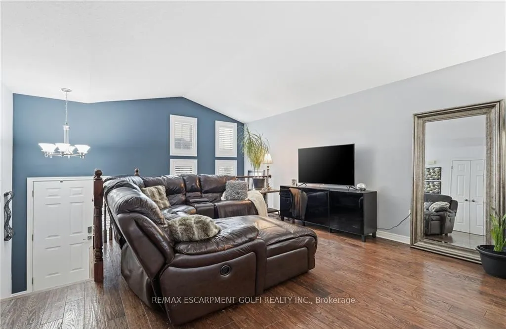 Photo 7 of 8409 Greenfield Crescent, Niagara Falls, Forestview — HOMEH