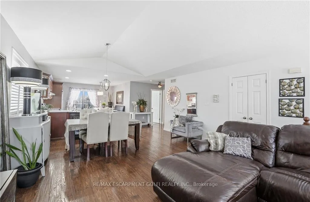 Photo 8 of 8409 Greenfield Crescent, Niagara Falls, Forestview — HOMEH